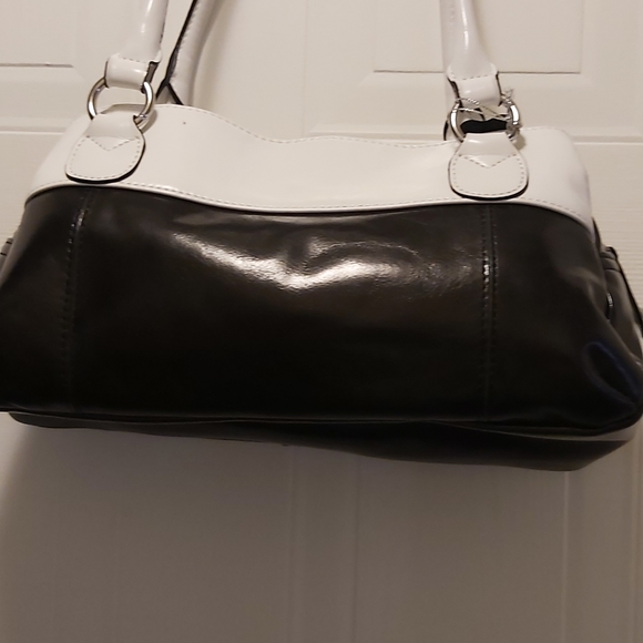 Black and white purse - Picture 3 of 5